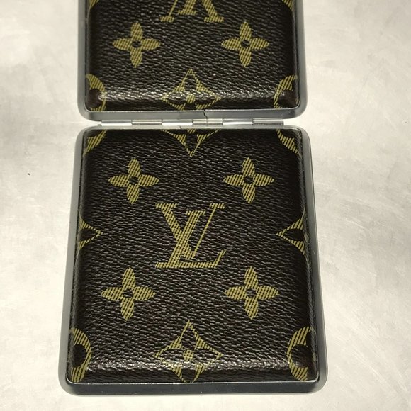 Louis Vuitton Rare Vintage Cigarette Case/ Perfect Hand Size Accessory - Unisex - Picture 8 of 15